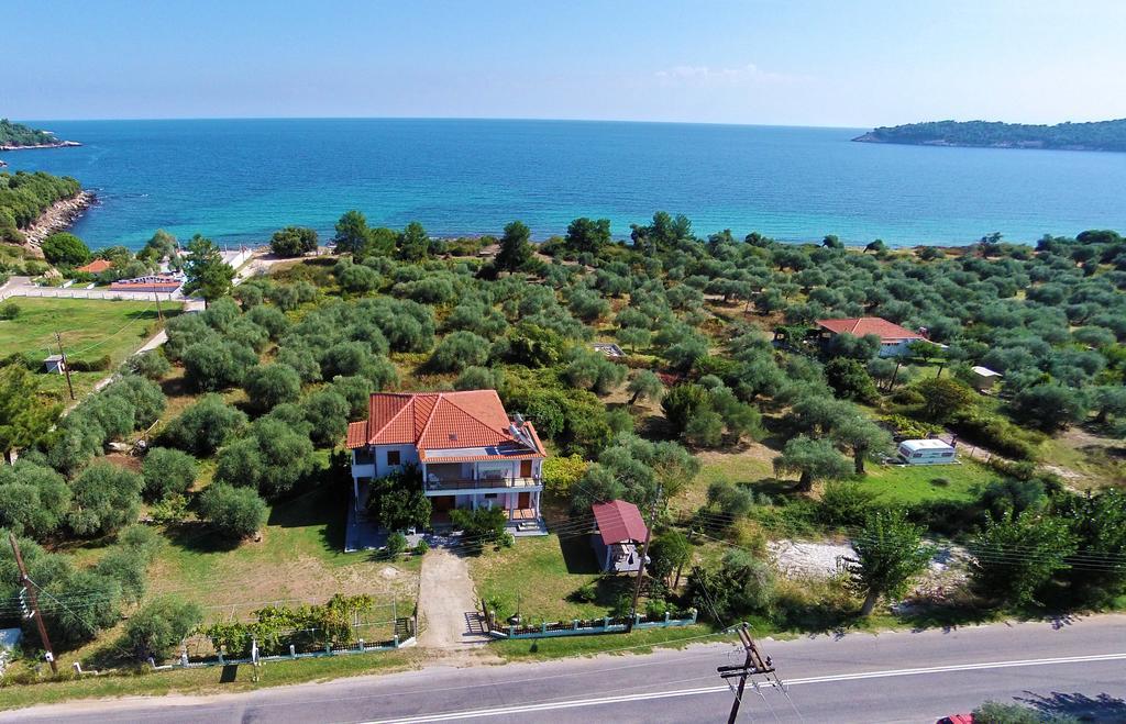 Athina Hotell Koinyra Exteriör bild