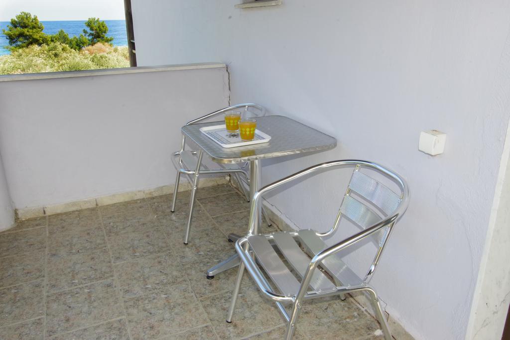 Athina Hotell Koinyra Exteriör bild
