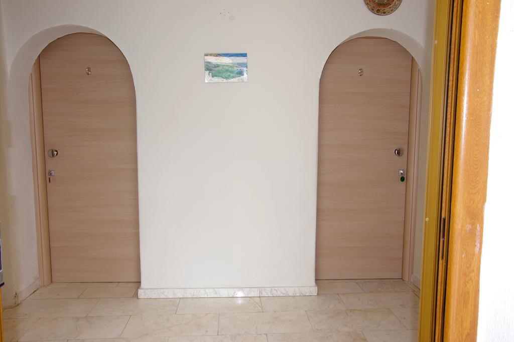 Athina Hotell Koinyra Exteriör bild