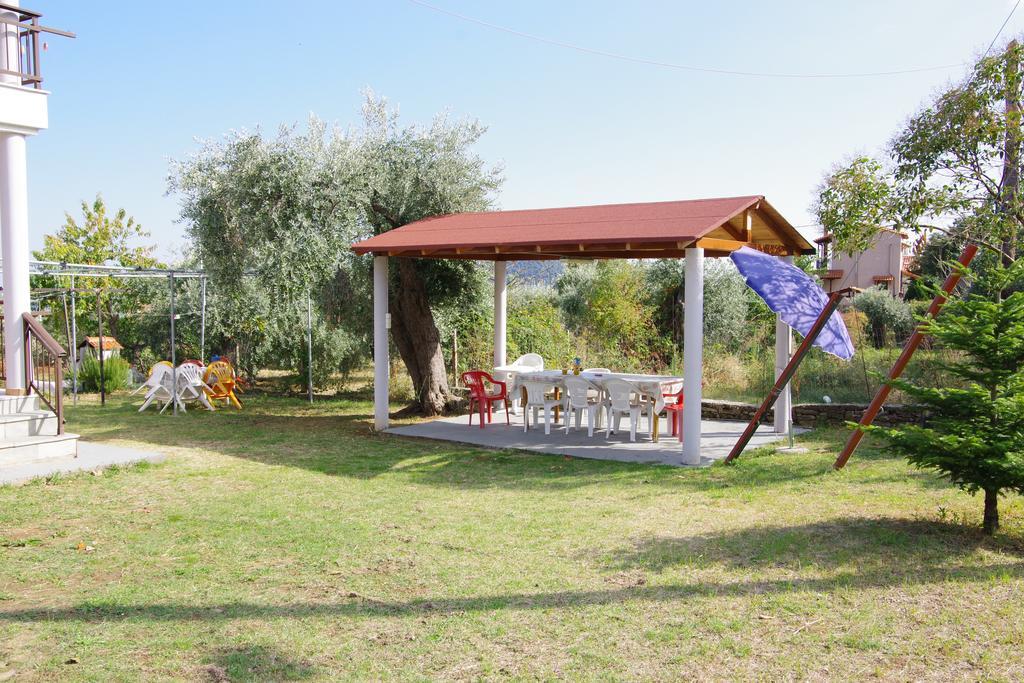 Athina Hotell Koinyra Exteriör bild