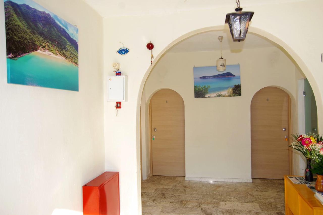 Athina Hotell Koinyra Exteriör bild