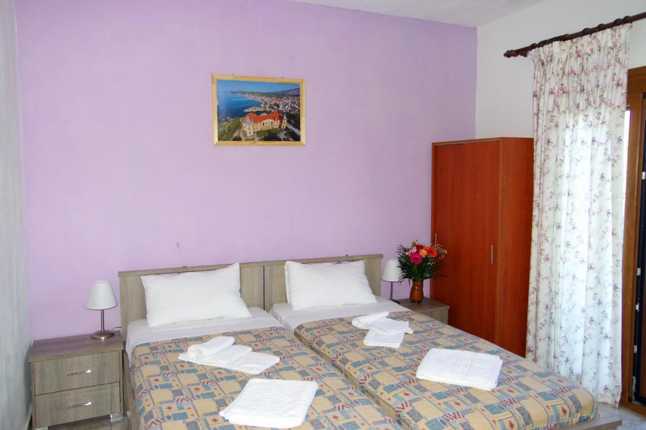 Athina Hotell Koinyra Exteriör bild