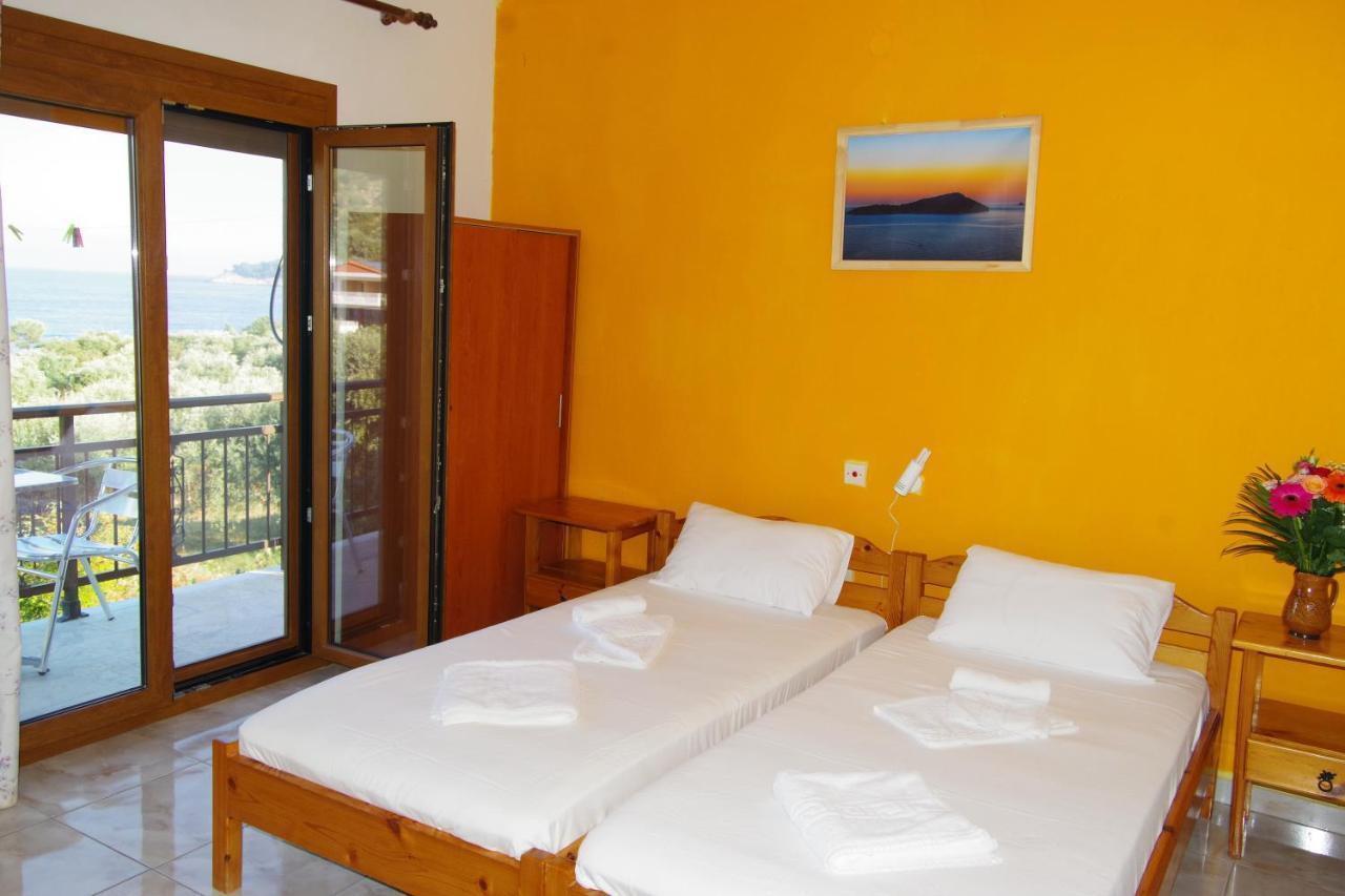 Athina Hotell Koinyra Exteriör bild