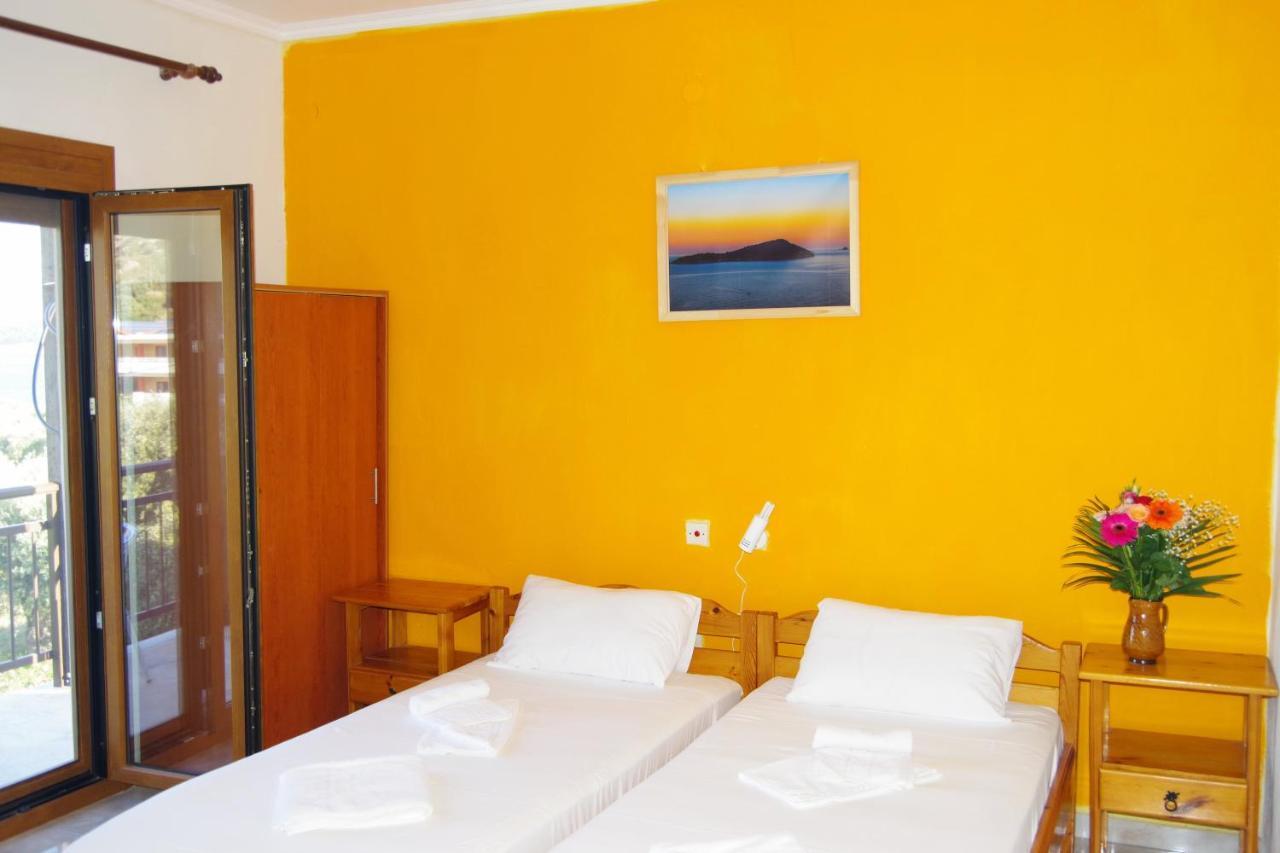 Athina Hotell Koinyra Exteriör bild